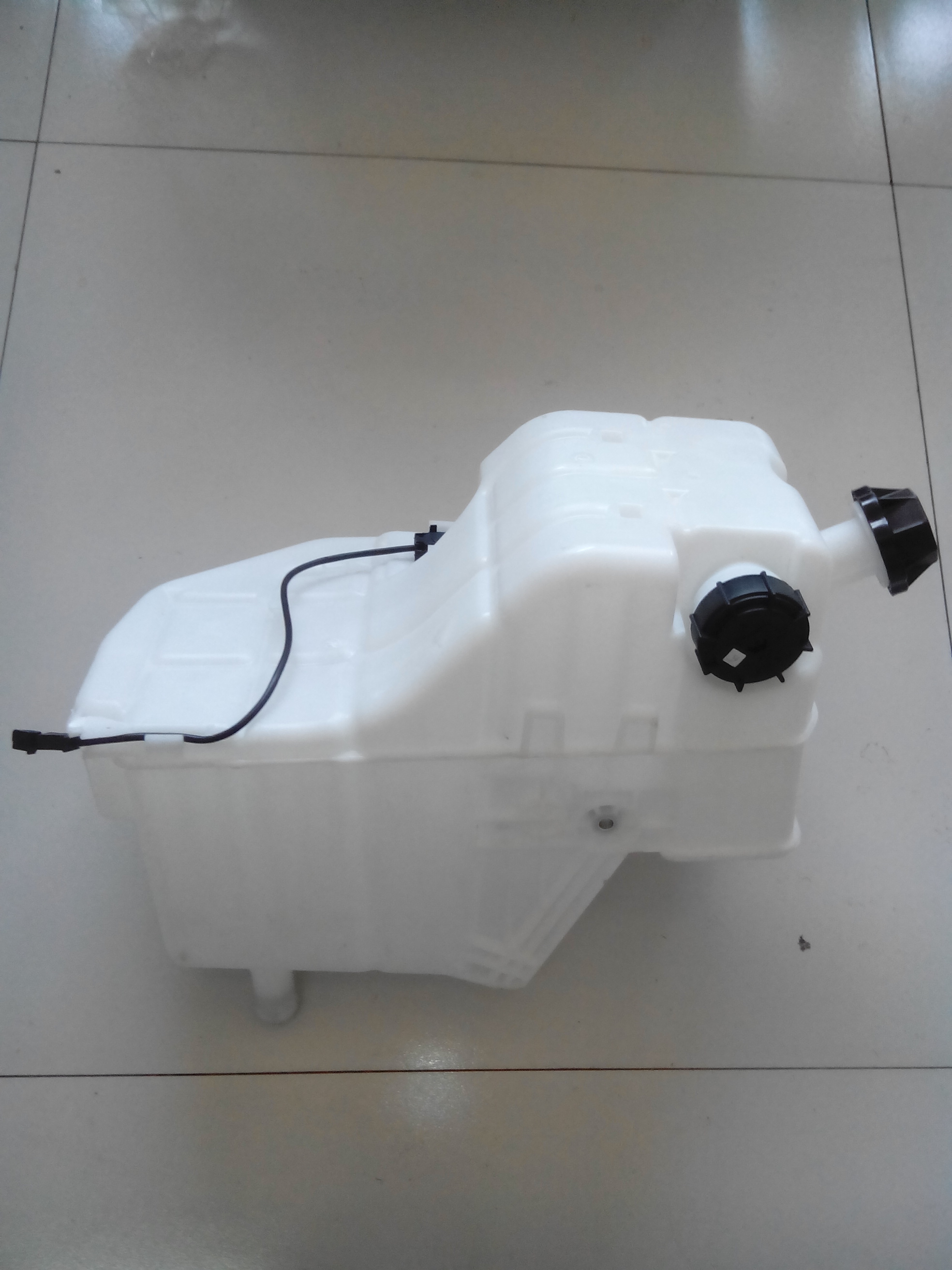 北汽福田戴姆勒重卡H4膨胀水箱总成